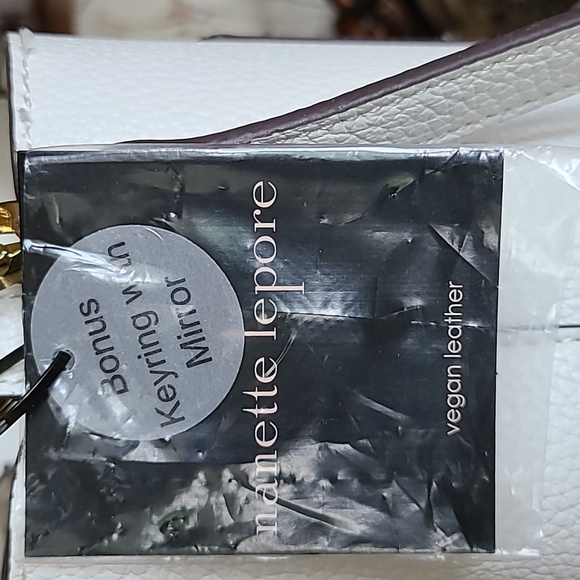 NWT Nanette Lepore White Loraine Bucket Bag with keyring mirror - Picture 7 of 8